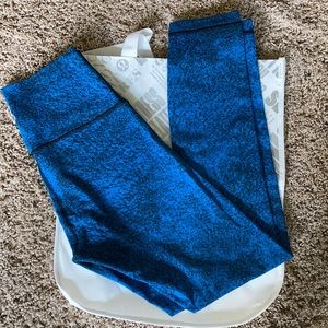 25” blue and black print wonder under leggings